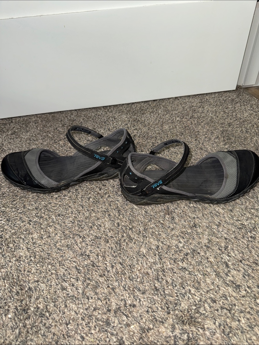 Teva Black and Gray Mary Jane Style Slingback Flats Sz 7.5 Outdoor Hiking shoes - Picture 3 of 6